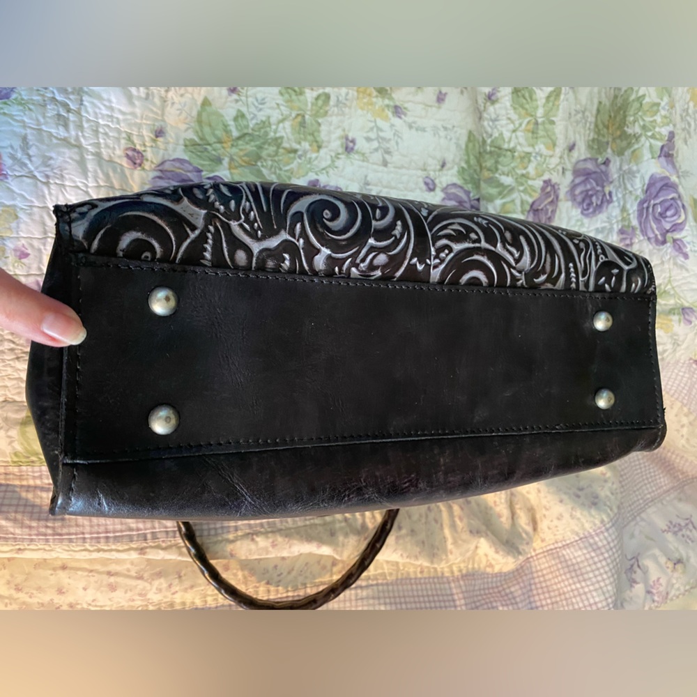 Patricia Nash Black and White crossbody Bag. Has not been used same condition. - Picture 5 of 9